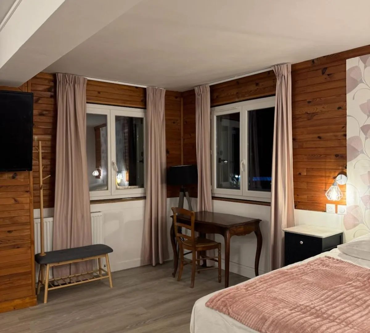 Le Napoleon Bed and Breakfast Corps
